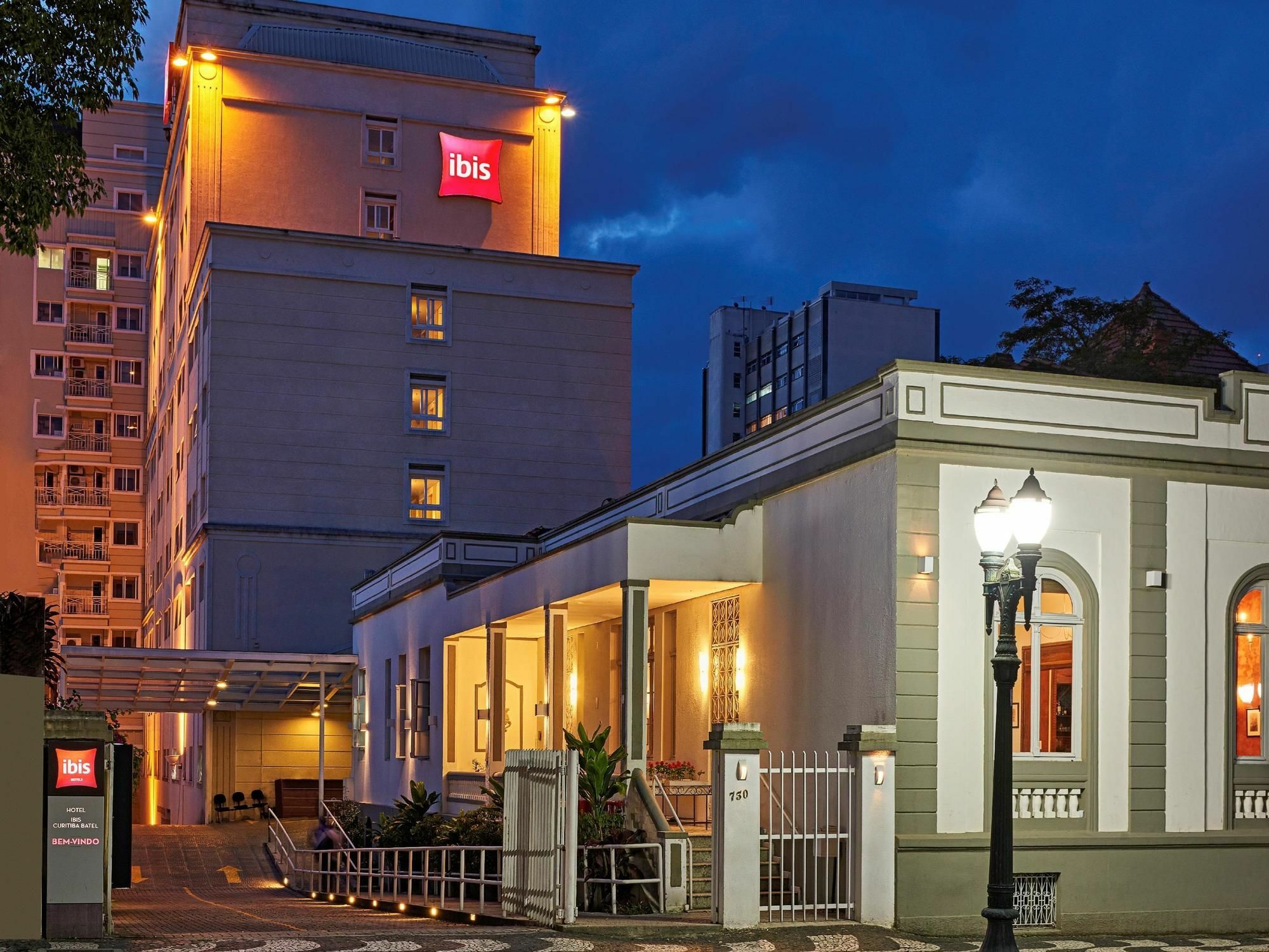 Ibis Curitiba Batel Hotel Exterior photo